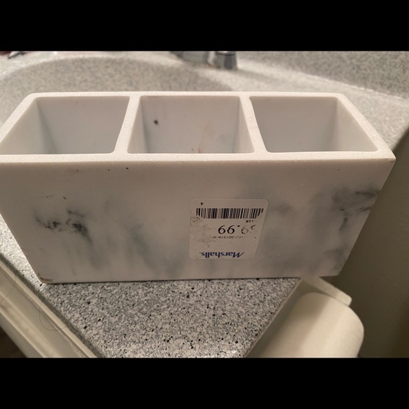 Three restroom items - Picture 4 of 5